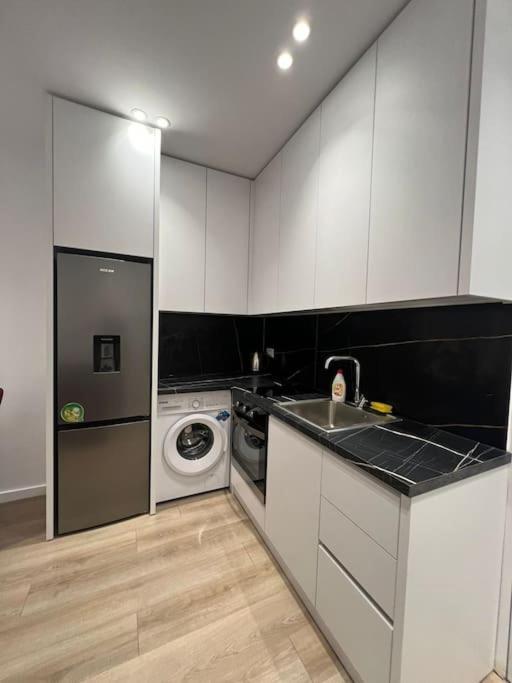 Spacious Apartment Ish-Blloku Area Tirana Exterior foto